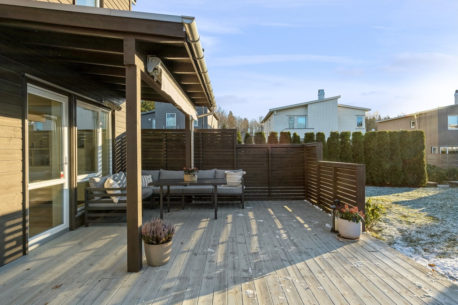 Fra stuen har du direkte utgang til et flott uteområde. Galleribilde