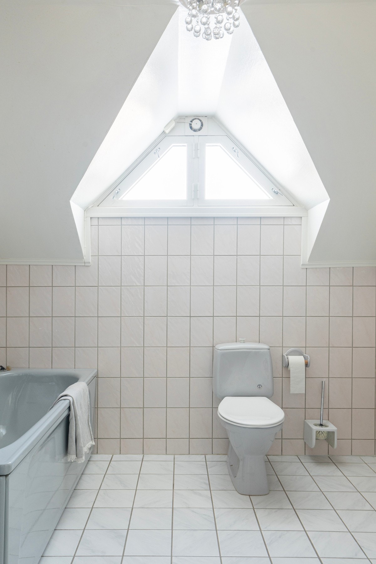Lyst flislagt bad på hele 6,3m². Galleribilde