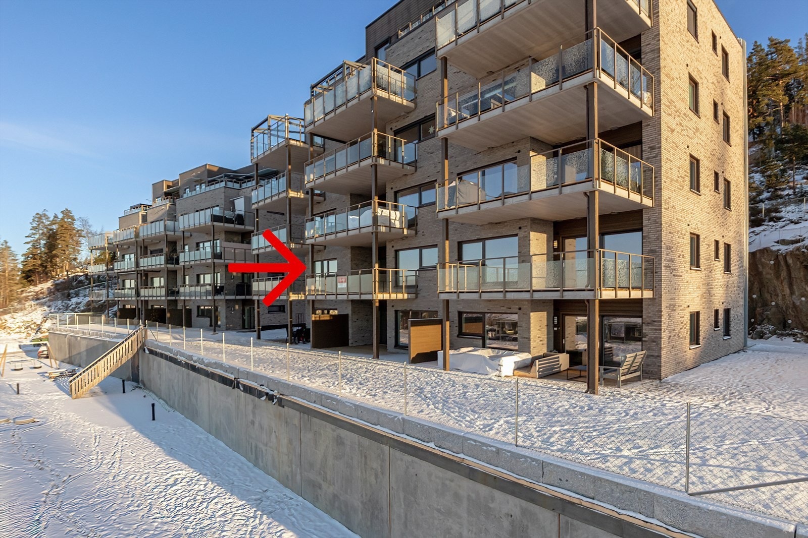 Leiligheten ligger i byggets 2. etasje Galleribilde