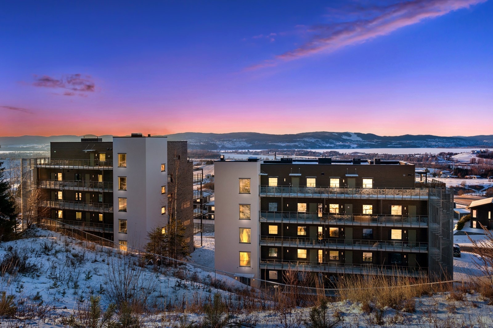 Velkommen til en ubebodd og flott 3-roms leilighet i attraktive Løkenåsen! Galleribilde
