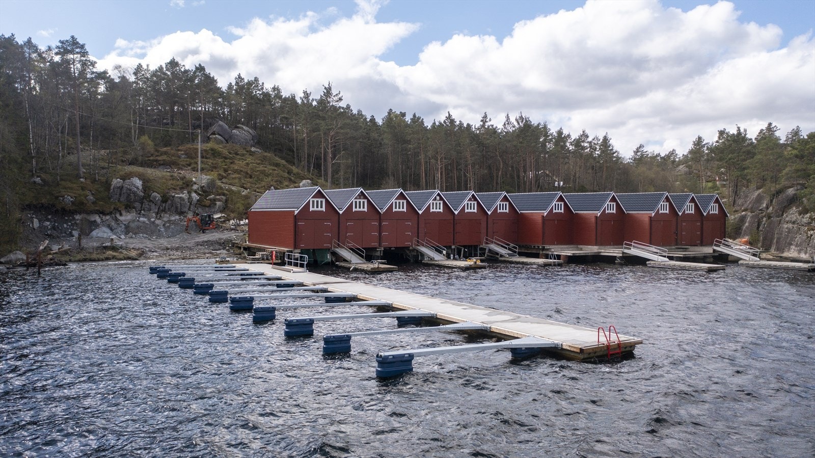 Bryggeanlegget ligger like ved naustrekken Galleribilde