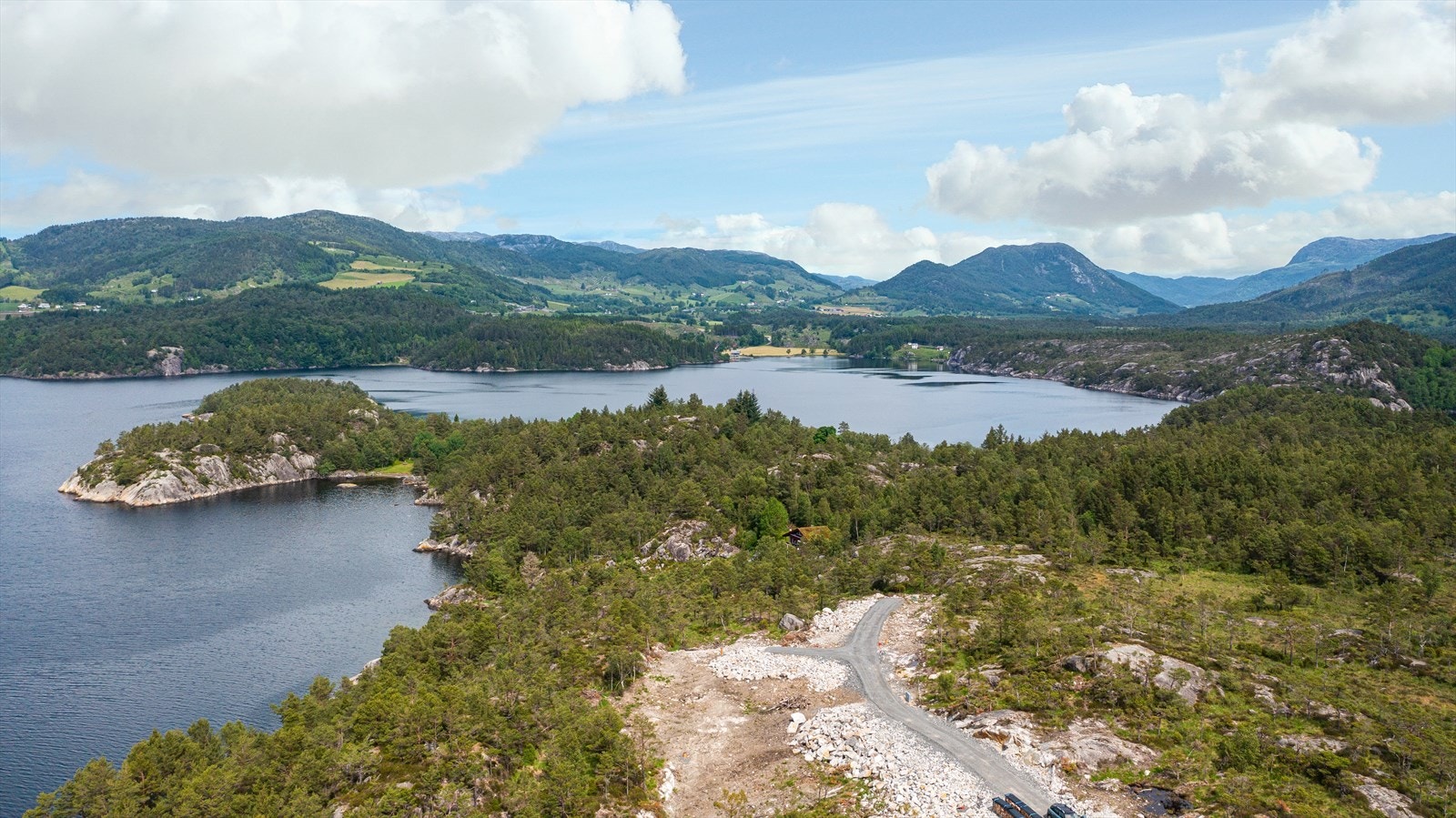 Tomtene har fremlagt vei, vann og kloakk og er klare for oppstart av grunnarbeid Galleribilde