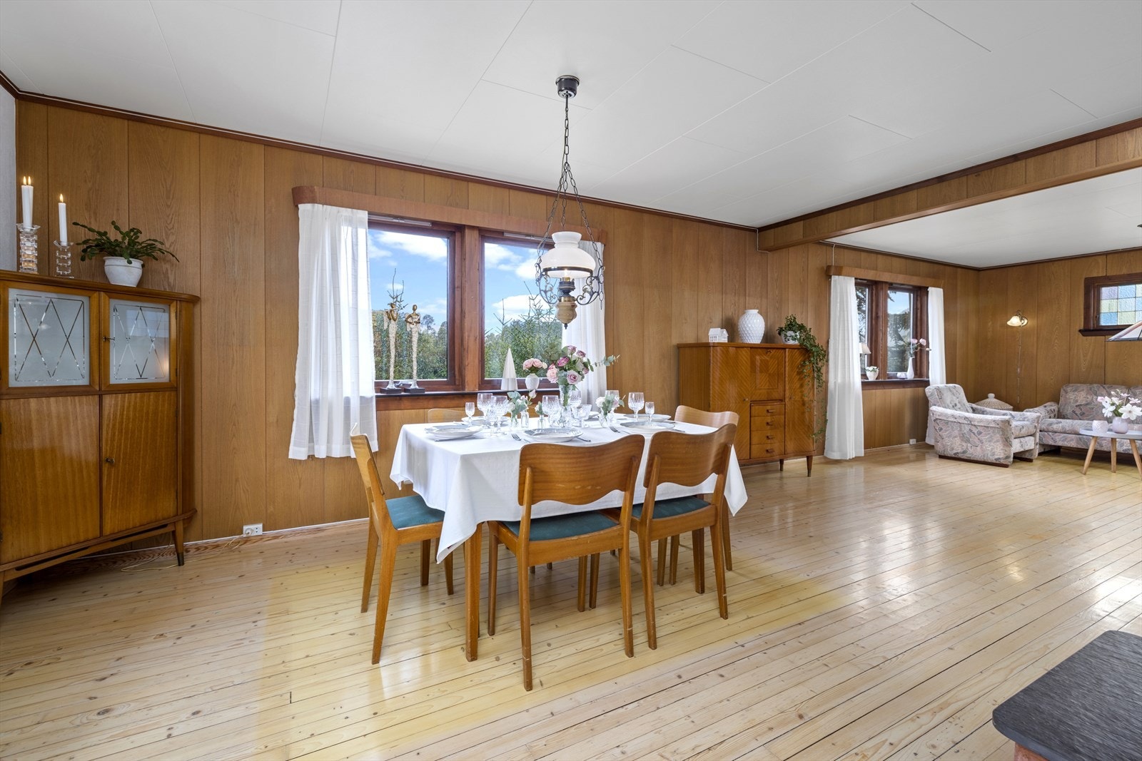 Boligen har en stor stue. Galleribilde
