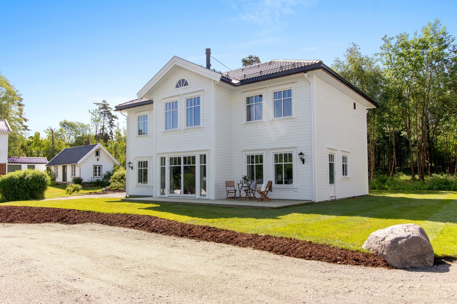 En nydelig enebolig klar for nye eiere som setter pris på kvalitet og ønsker et minimum av fremtidig vedlikehold. Galleribilde