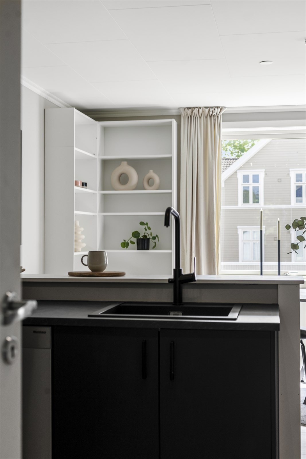 Kom og utforsk mulighetene disse rommene har å tilby, og forestill deg den herlige opplevelsen av å lage mat og nyte måltider i disse flotte omgivelsene. Galleribilde