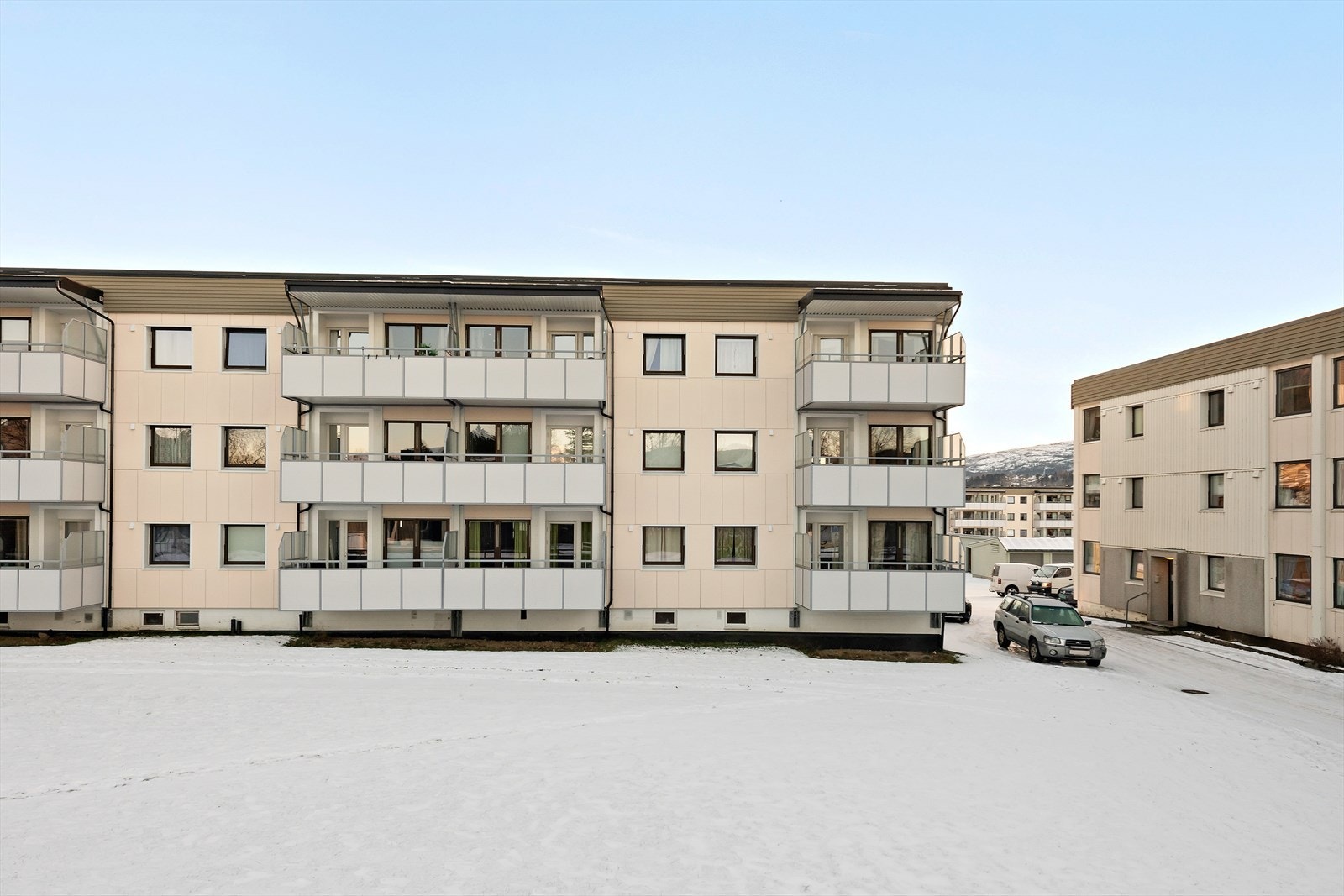 Med sentral beliggenhet har du kort vei til blant annet dagligvare, frisør, busstopp og turløyper i vakre Selforslia. Galleribilde