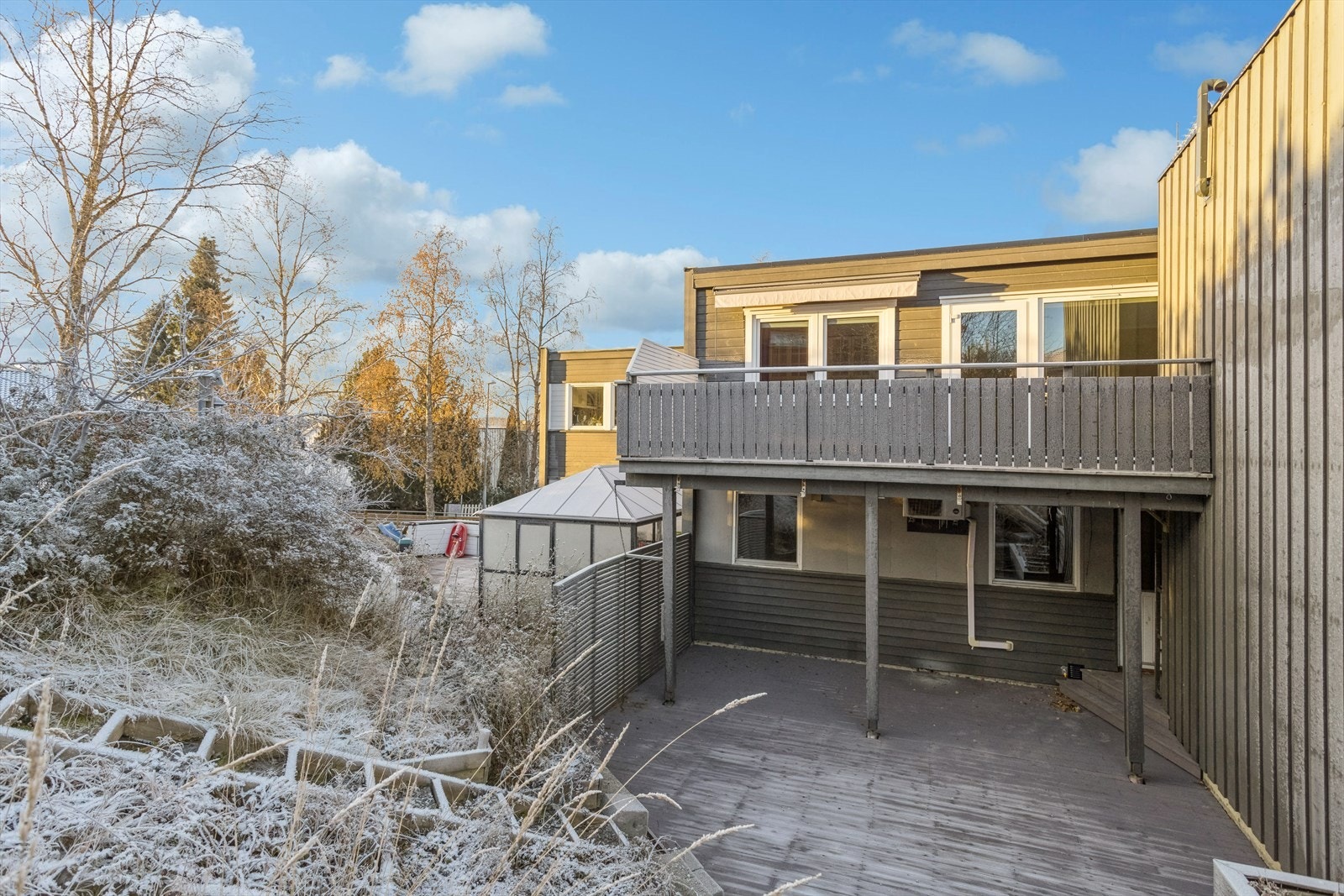 Skjermet terrasse mot sør/øst Galleribilde