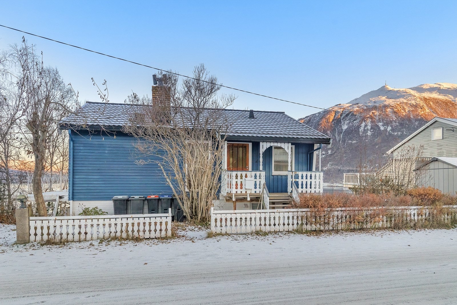 Lett adkomst til boligen fra offentlig vei - Velkommen inn Galleribilde