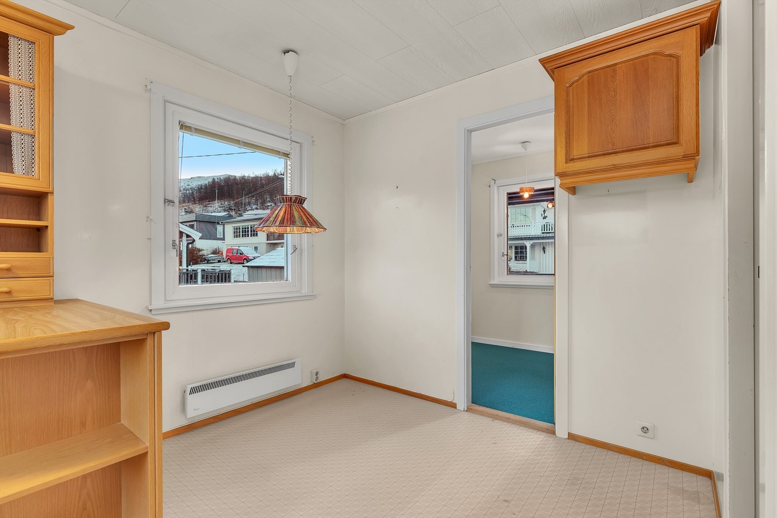 Fra kjøkken er det inngang til praktisk bod Galleribilde