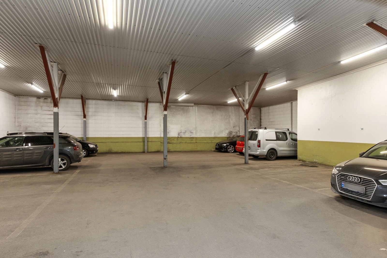 Det medfølger parkeringsplass i felles, oppvarmet garasjeanlegg med elektrisk portåpner Galleribilde