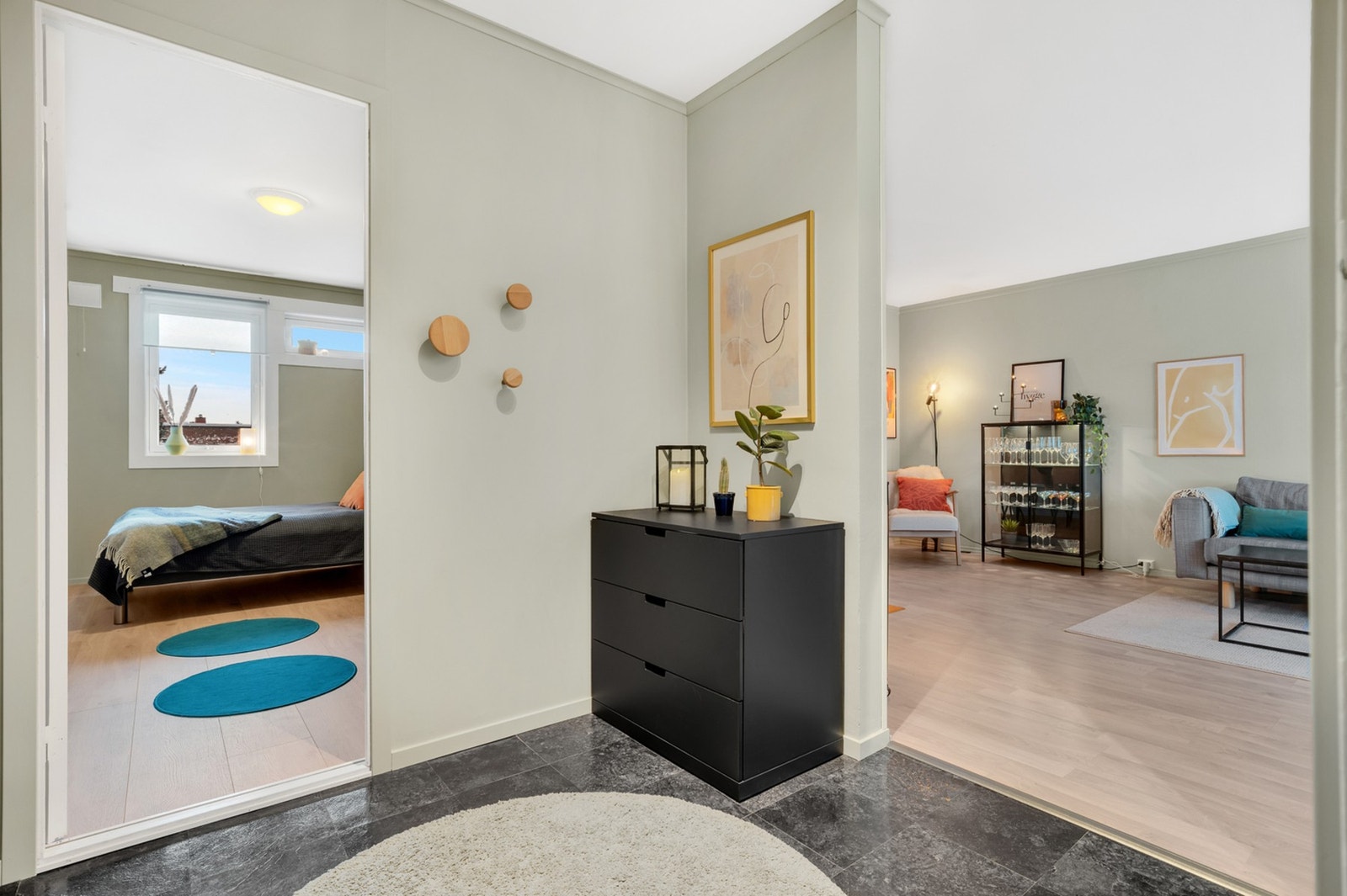Gang sett mot soverom og stue. Galleribilde