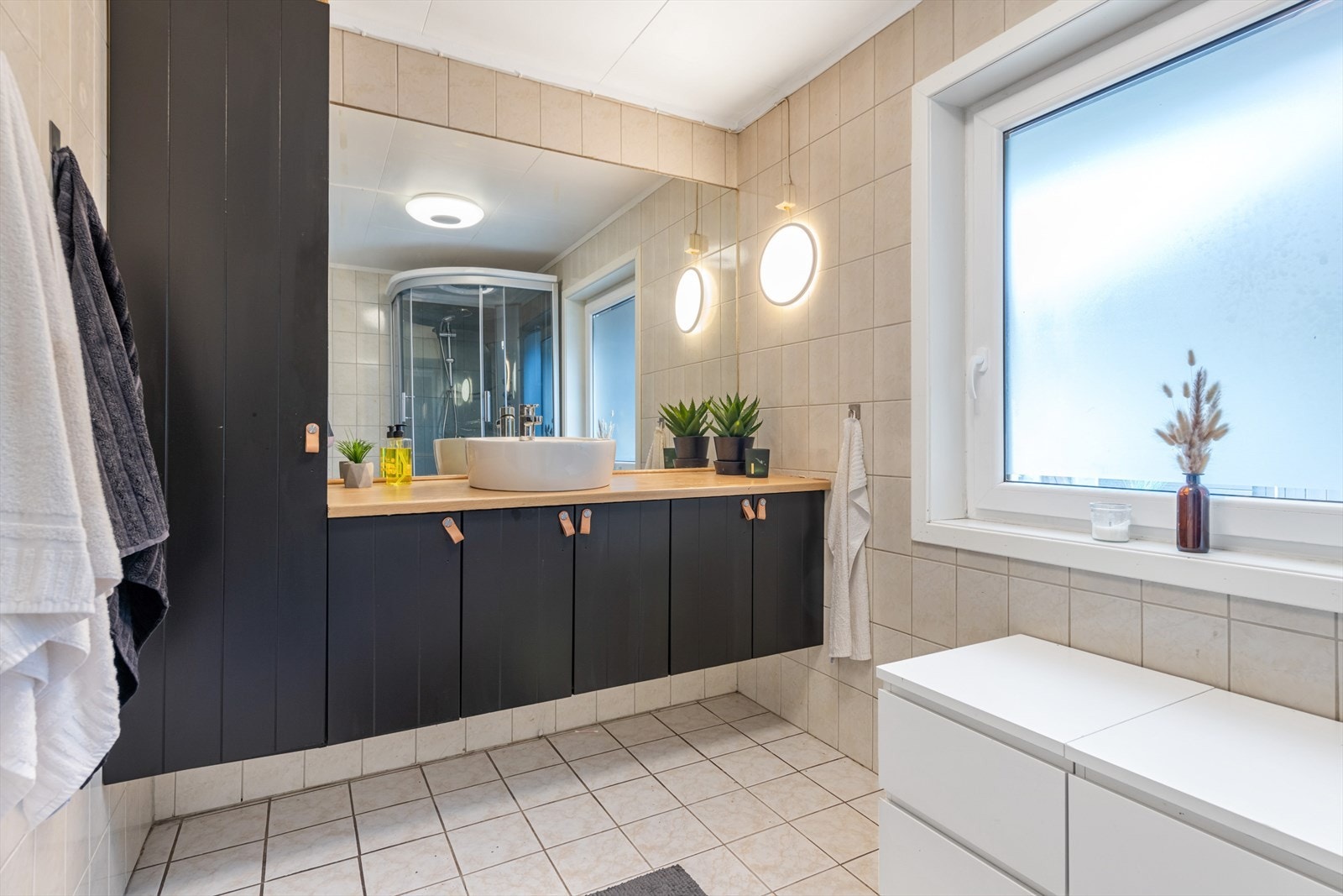 Bad i hovedetasjen. Galleribilde