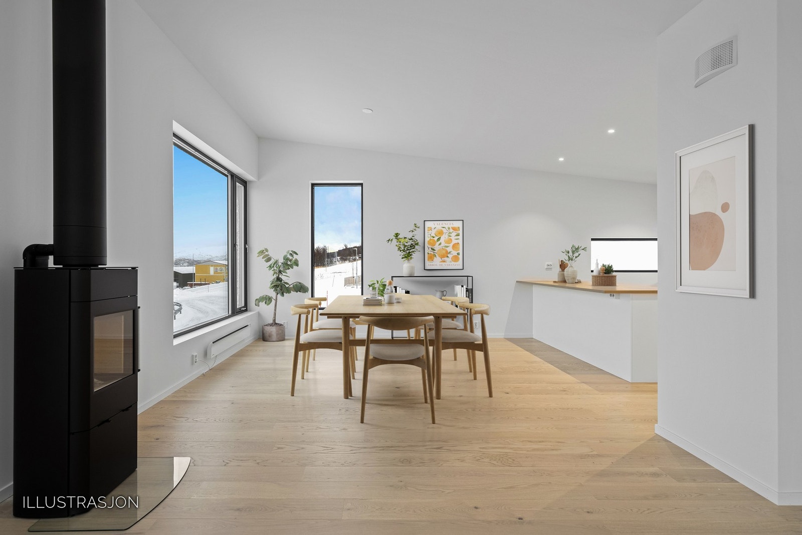 Stor romslig stue med høy takhøyde og store flotte vinduer som slipper inn mye lys (bildet er digitalt møblert) Galleribilde