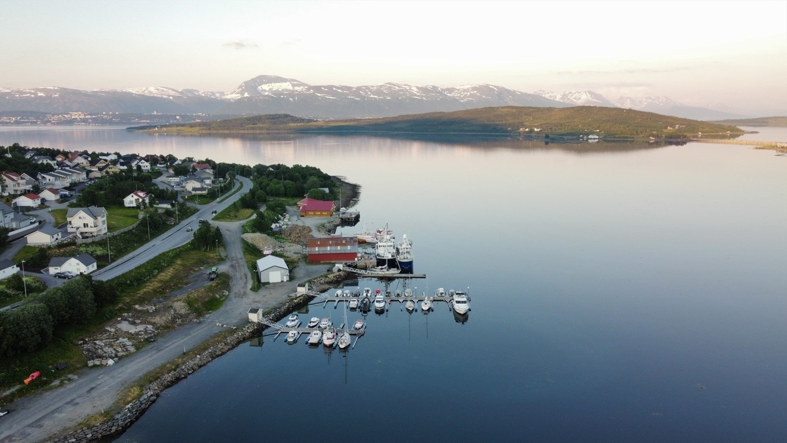 Småbåthavn like nedenfor boligfeltet Galleribilde