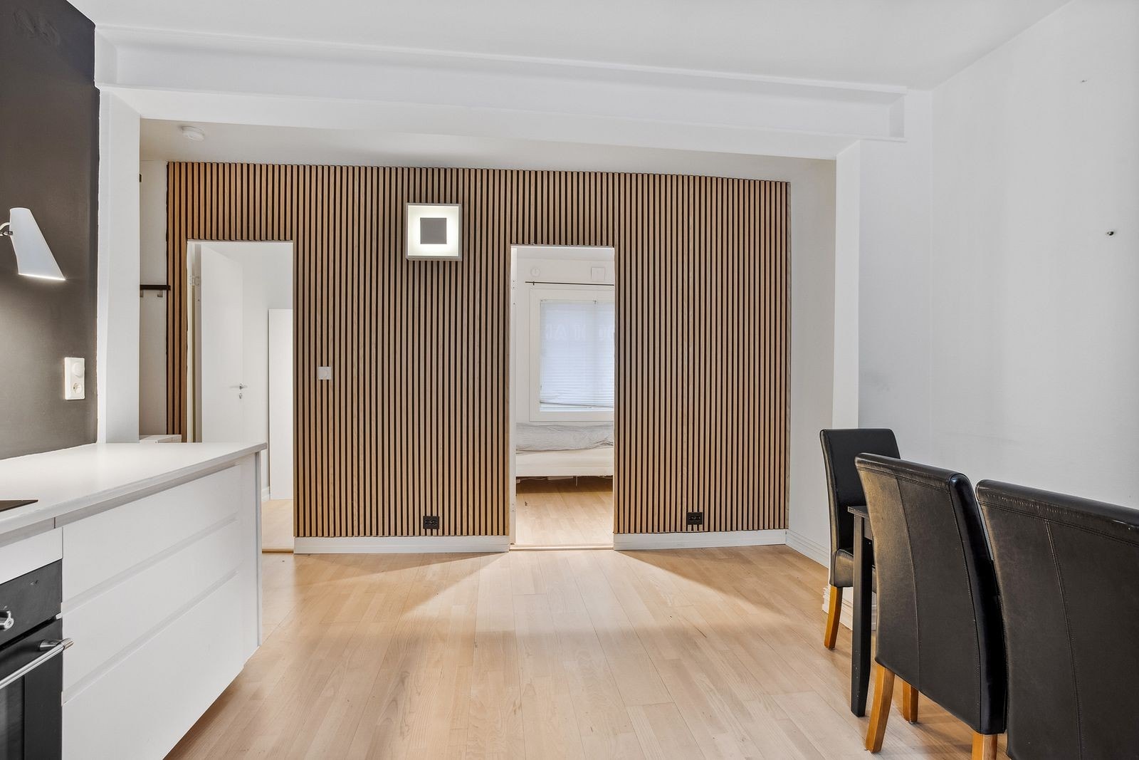 Stue og kjøkken i åpenløsning. Galleribilde