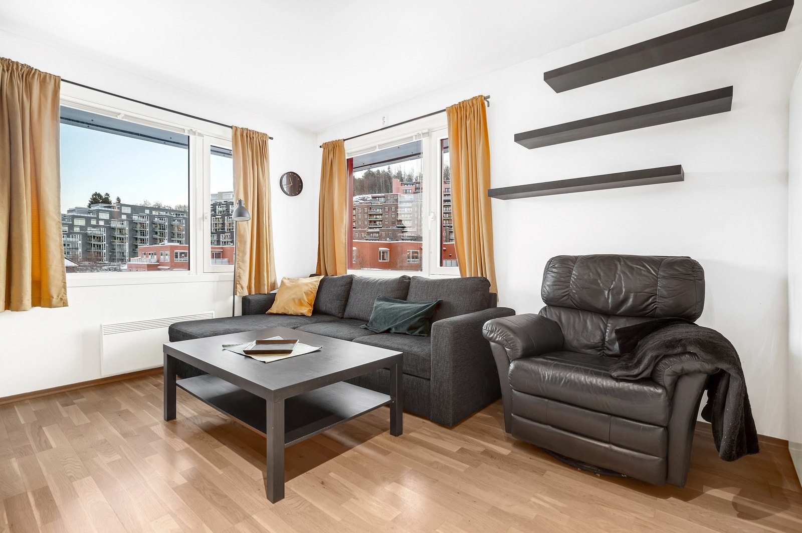 Lys og flott BI-leilighet med hjørnebeliggenhet i bygget. Galleribilde