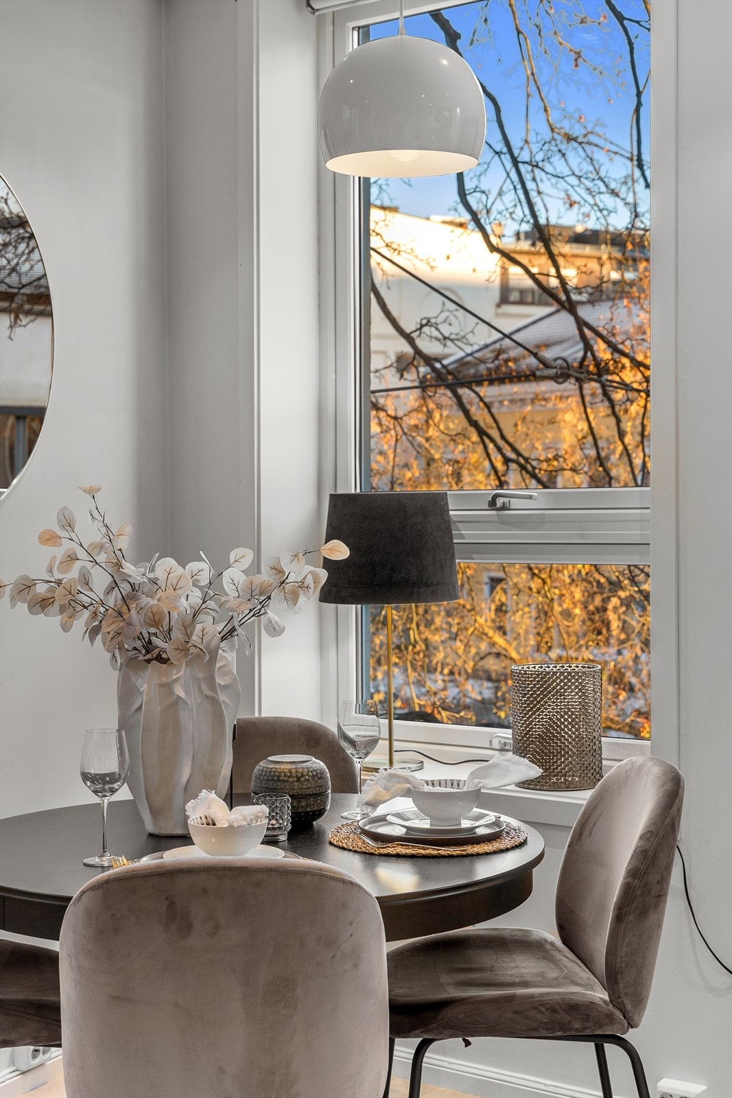 Hyggelig spiseplass. Vinduer i seksjonen er nye i 2018. Galleribilde