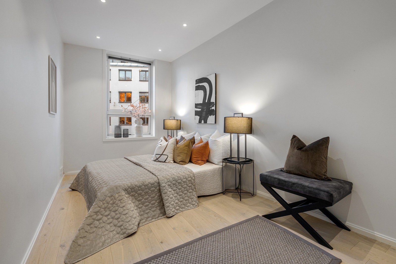 Rom benyttet som soverom. Seksjonen er godkjent som næring/kontor. Galleribilde