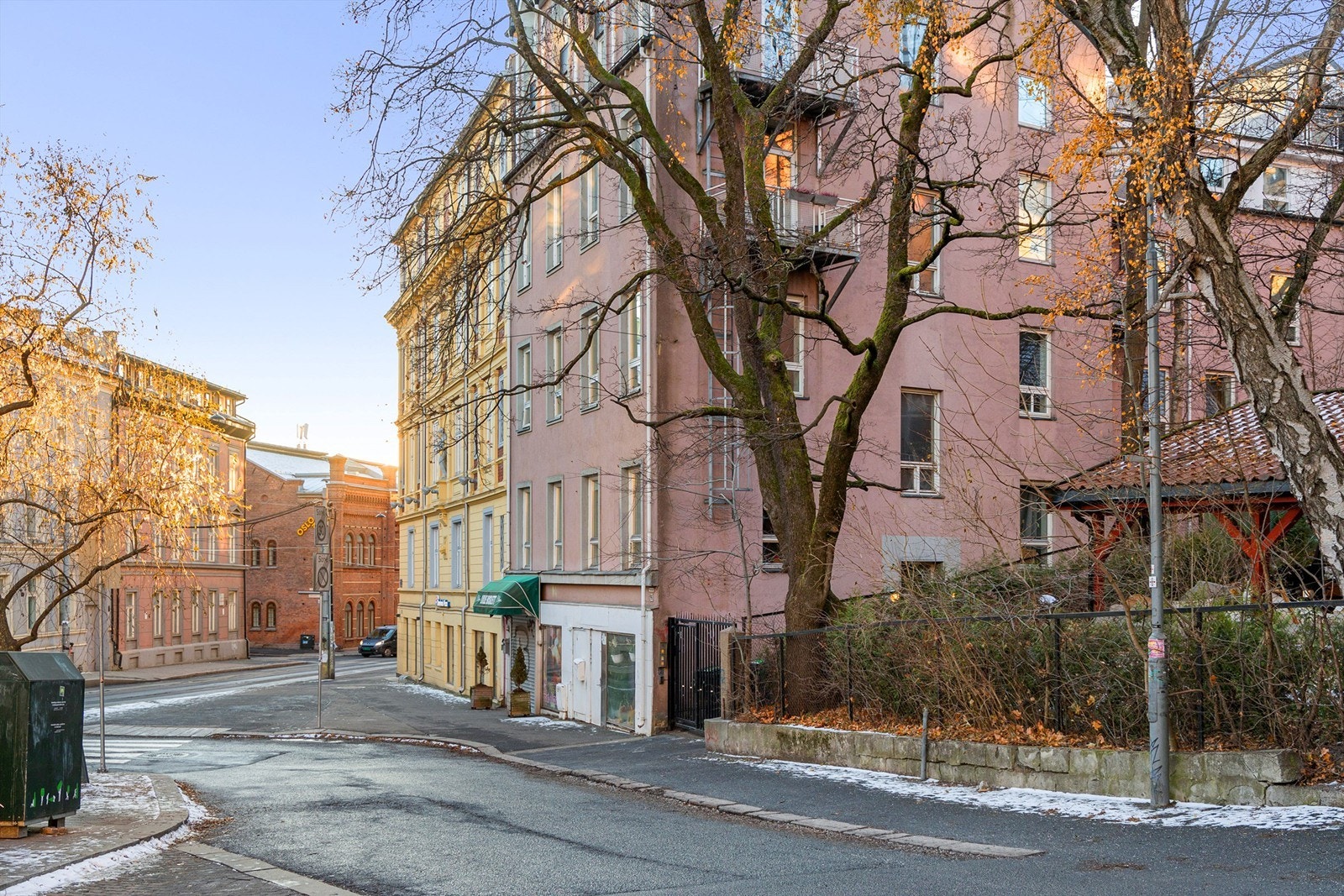Eiendommen ligger sentralt på Bislett med nærområde til alt du måtte trenge i hverdagen. Galleribilde