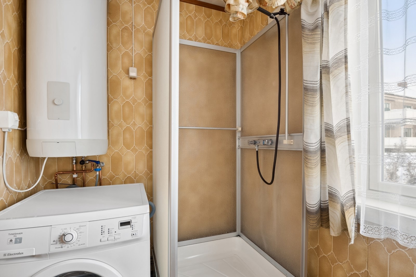 Badet er av ukjent årstall og må oppgraderes for å tåle normal bruk etter dagens krav. Galleribilde
