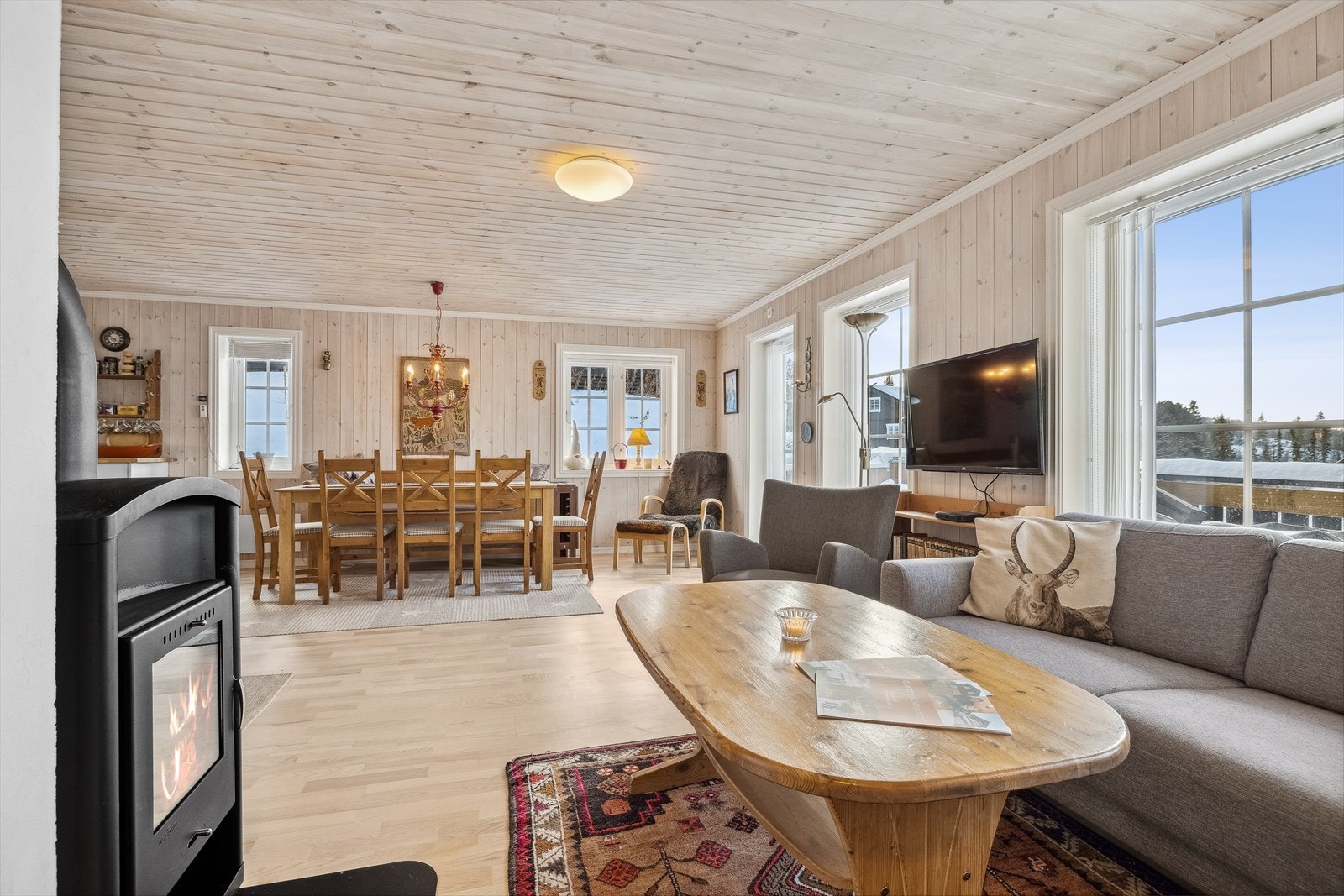 Stuen har gode møbleringsmuligheter. Galleribilde