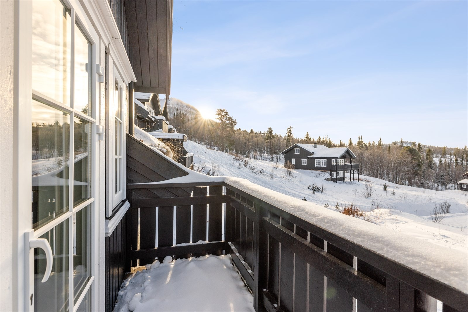 Naturskjønn utsikt fra balkongen. Galleribilde