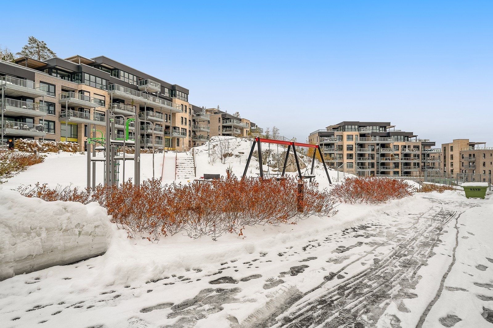 Lørenskog kommune er en urban forstad til Oslo. Etterspørselen etter boliger på Lørenskog har økt betraktelig de siste årene og kommunen har blitt et populært sted å bo. Galleribilde