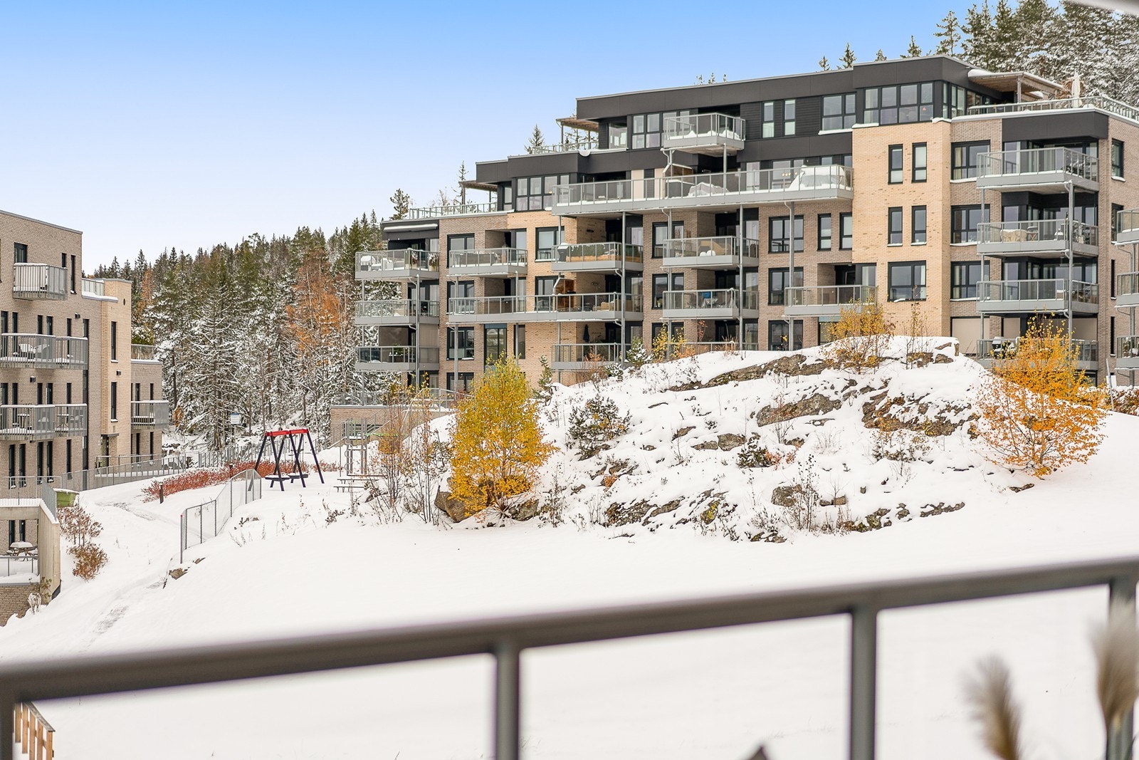 Balkongen er vendt mot nordvestlige solforhold. Galleribilde