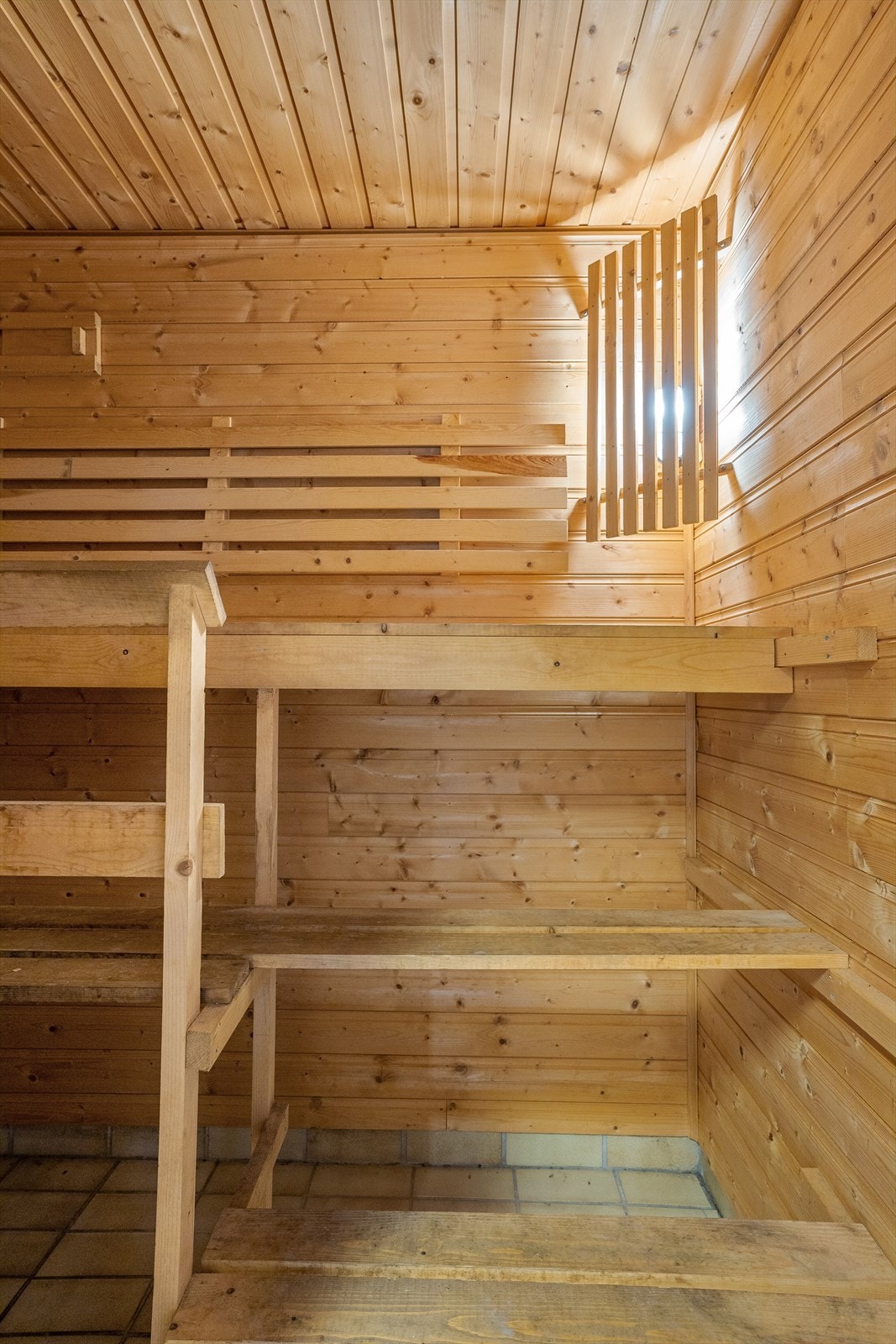 I underetasjen er det også tilgang til badstue Galleribilde