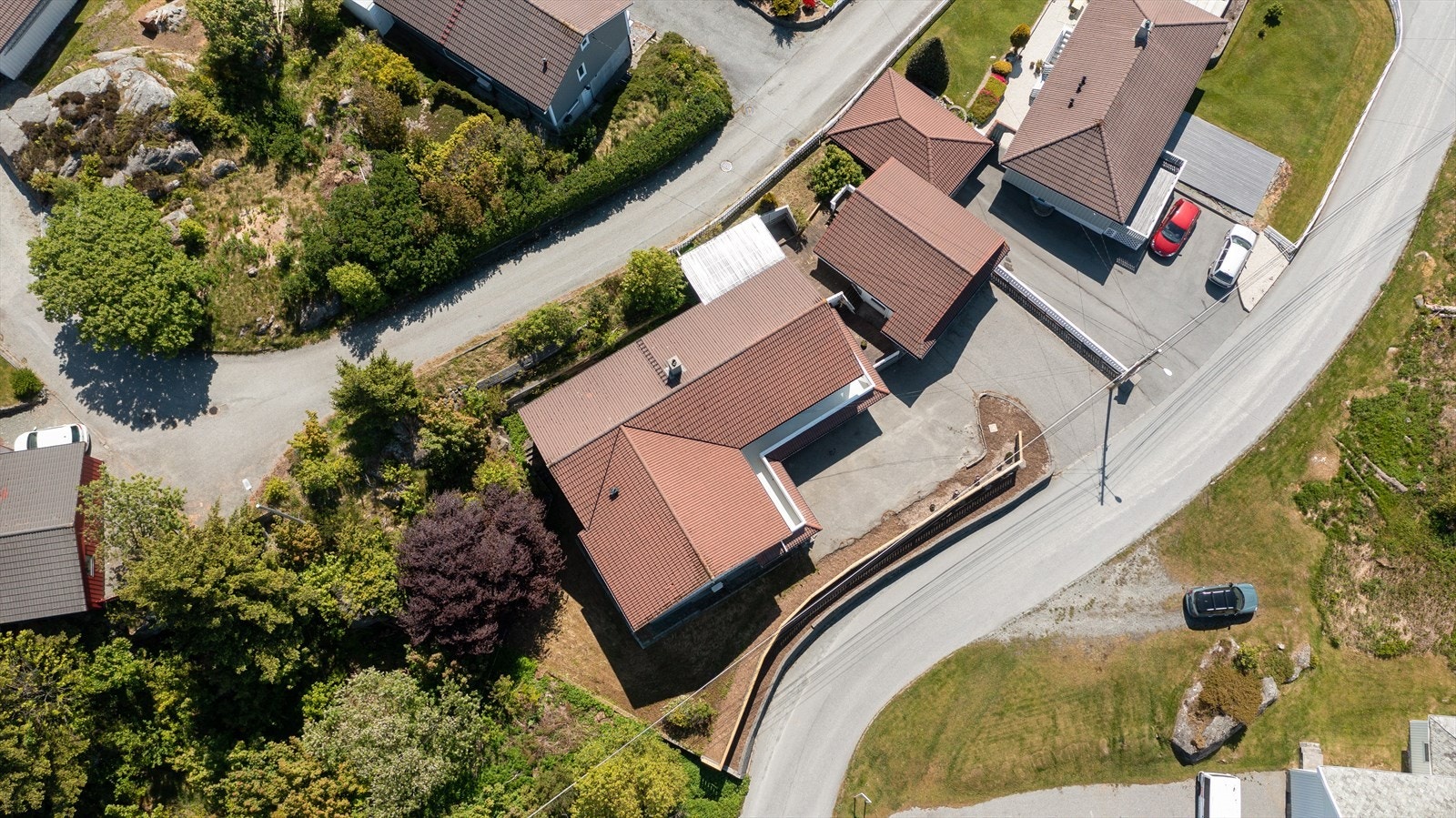 Eiendommen består av 3 gårds- og bruksnummer som til sammen har et samlet areal på 1488,6 kvm Galleribilde