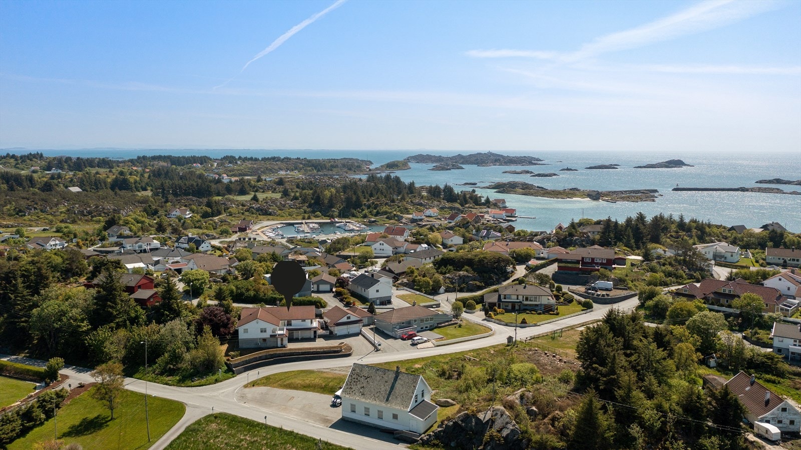Boligen har en fin beliggenhet på etablert og barnevennlig byggefelt med kort gangastand til bl.a sandstrand, barnehage og barneskole Galleribilde