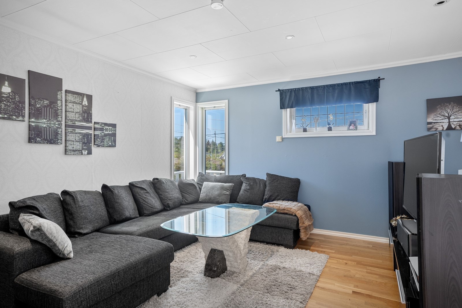 Utstrakt bruk av downlights i tak Galleribilde