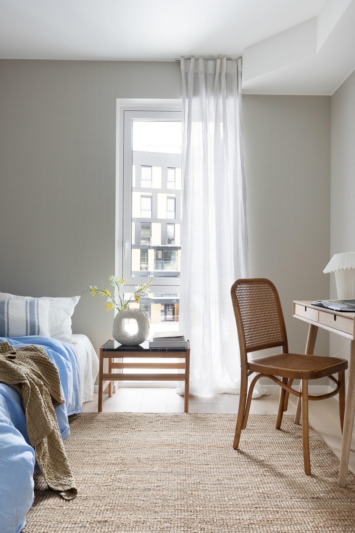 Godt med lysinnslipp på soverommet. Galleribilde