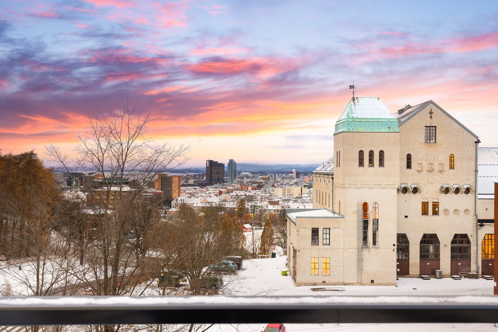 Til glede for beboerne er det også flere fantastiske takterrasser med sol hele dagen og utsikt utover byen, fjorden og åsene rundt. Galleribilde