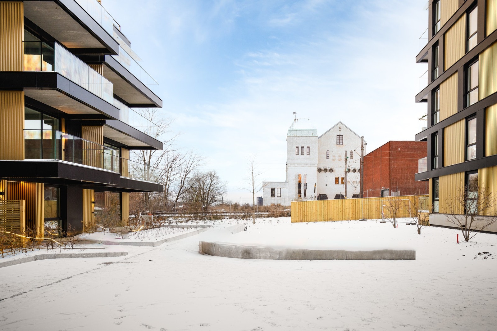 Tøyentaket består av 86 leiligheter fordelt på to bygg sentralt på Ensjø, på et høydedrag over Tøyen. Galleribilde