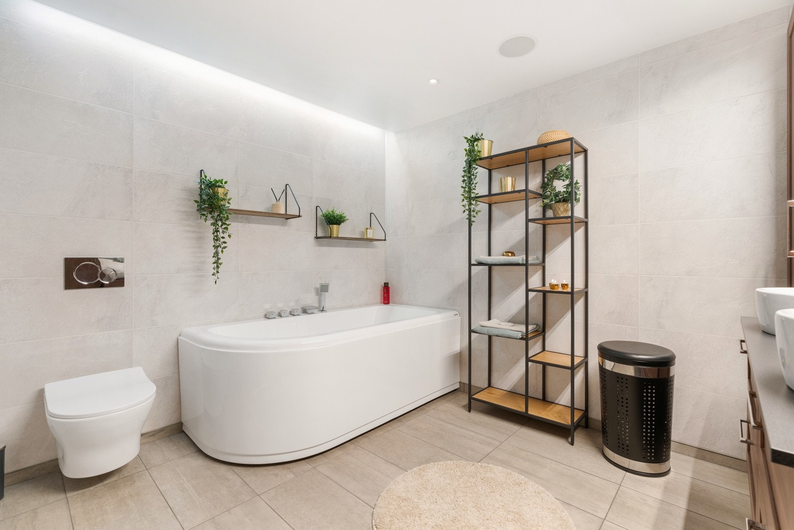 Det flotte badet ligger like ved hovedsoverommet i 1. etajse. Galleribilde