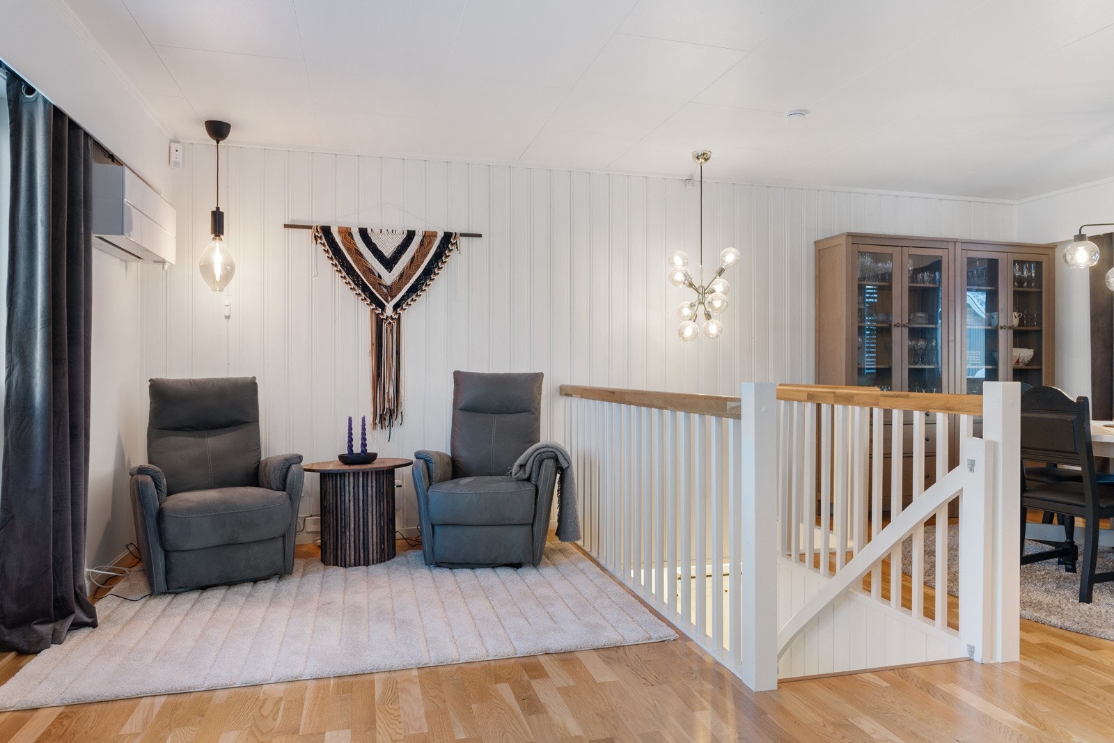 I stuen har du plass til flere sittegrupper. Galleribilde