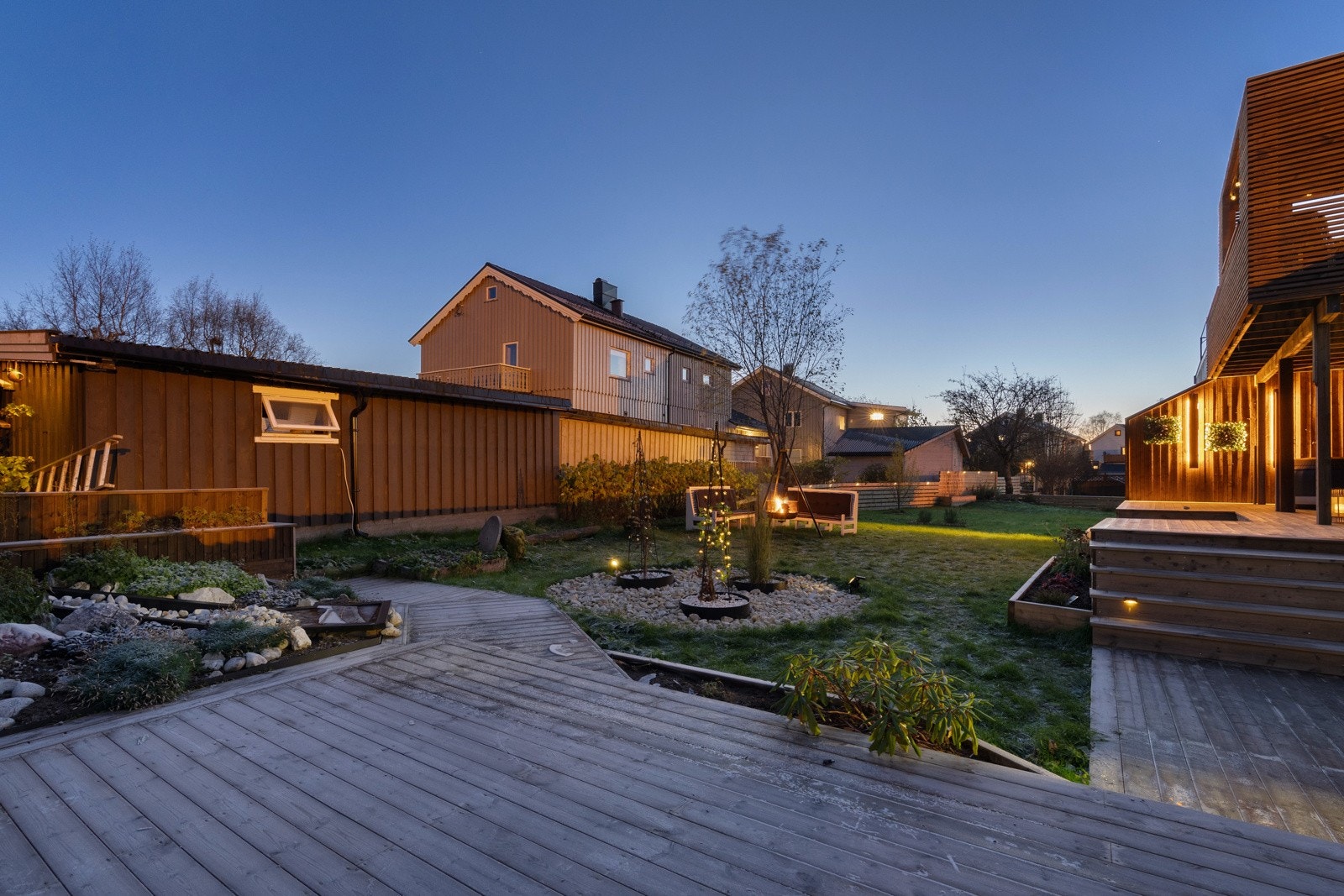Utrolig flott hage og uteområde. Galleribilde