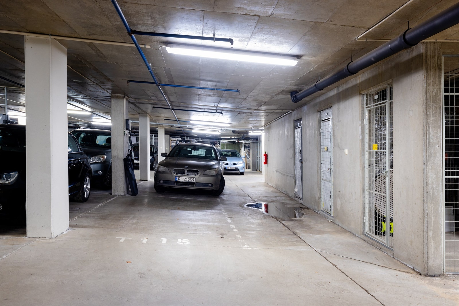 Det følger med garasjeplass med el-lader i felles, lukket anlegg. Galleribilde