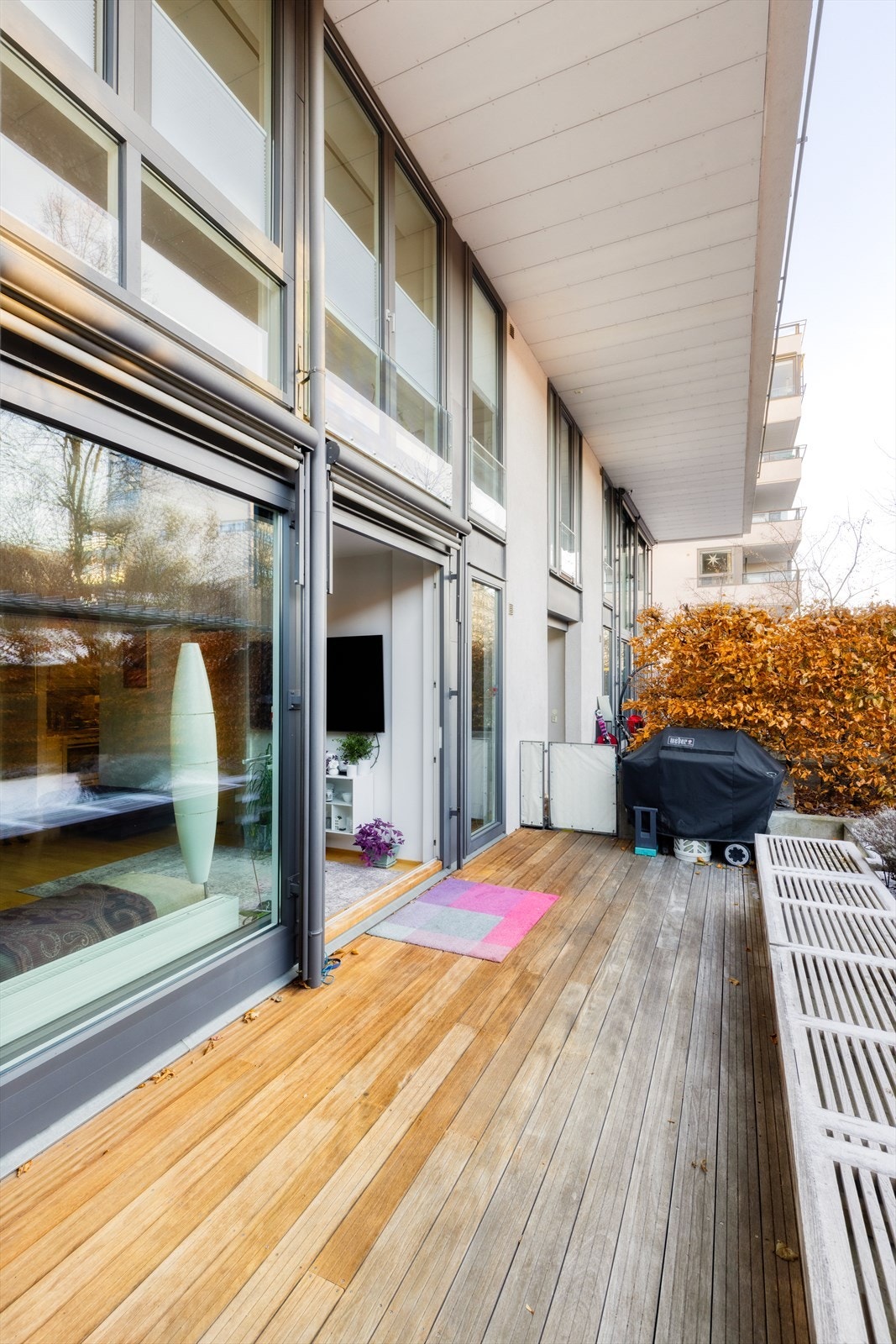 Siden deler av markterrassen er overbygd får man glede av uteområde selv når det regner. Galleribilde