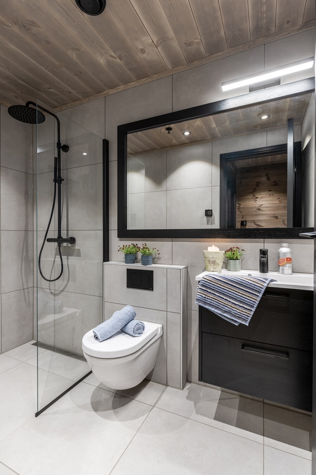 Baderom tilknyttet hovedsoverommet. Galleribilde