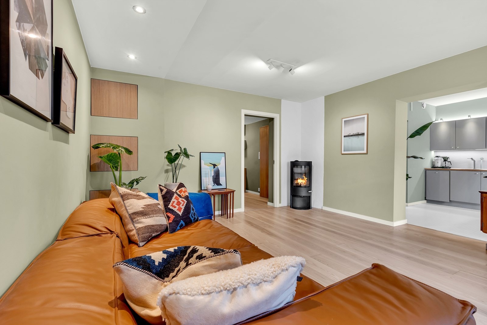 Delikat og innbydende 3-roms andelsleilighet beliggende i byggets høye 1. etasje. Galleribilde