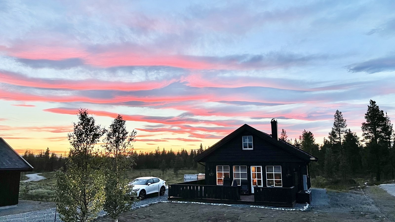 Hytta på sommerstid. (Selger eget bilde). Galleribilde
