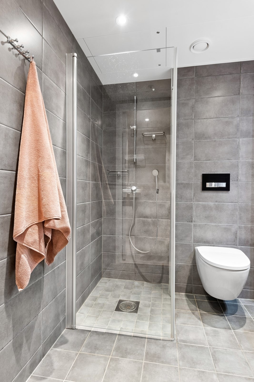 Det er sonestyrt vannbåren varme i leiligheten. Galleribilde