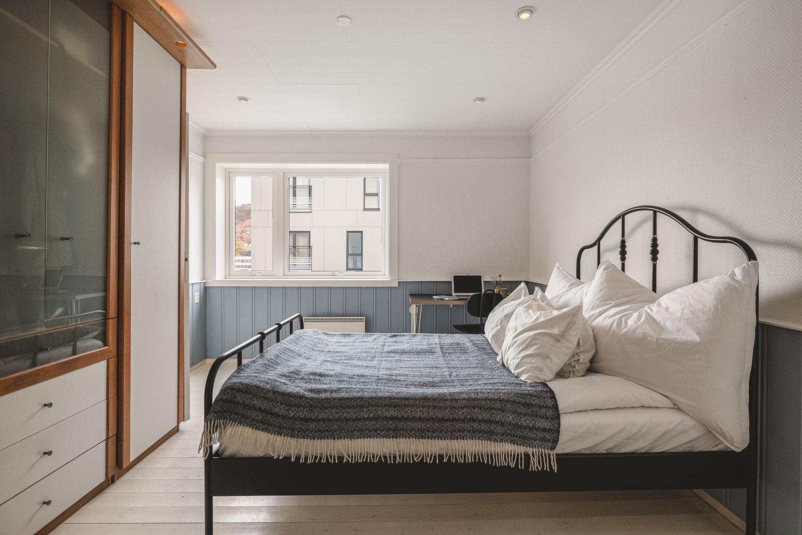Det er god plass til å innrede med seng, garderobeskap og skrivepult. Galleribilde