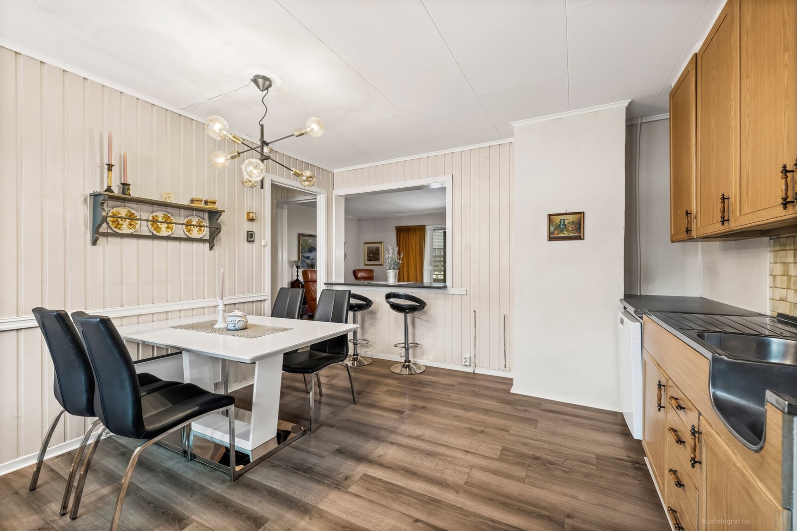 Det er god plass til et kjøkkenbord. Galleribilde