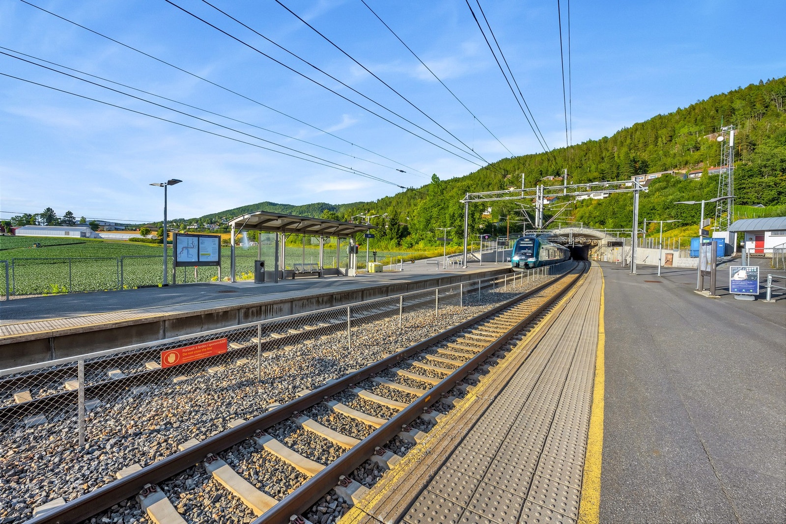 Kort vei til både Lier stasjon, med avganger retning Oslo og Drammen. Galleribilde
