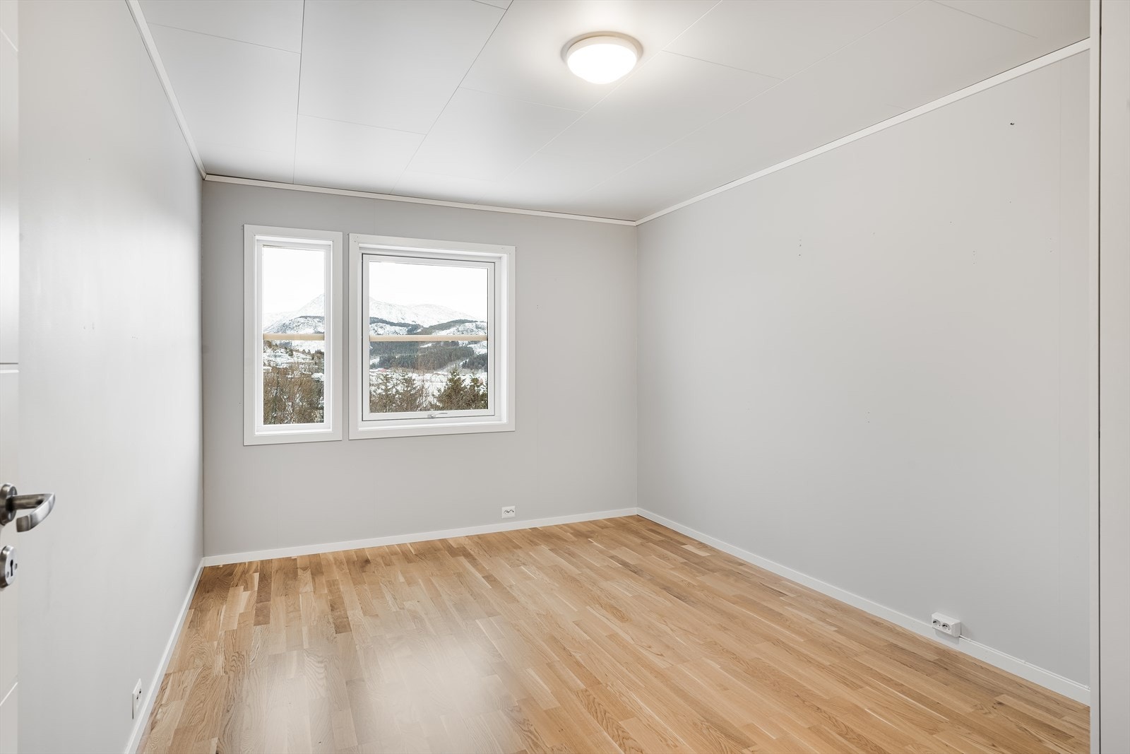 Boligen inneholder to soverom hvor hovedsoverommet på ca. 13 m² er vendt mot øst. Galleribilde