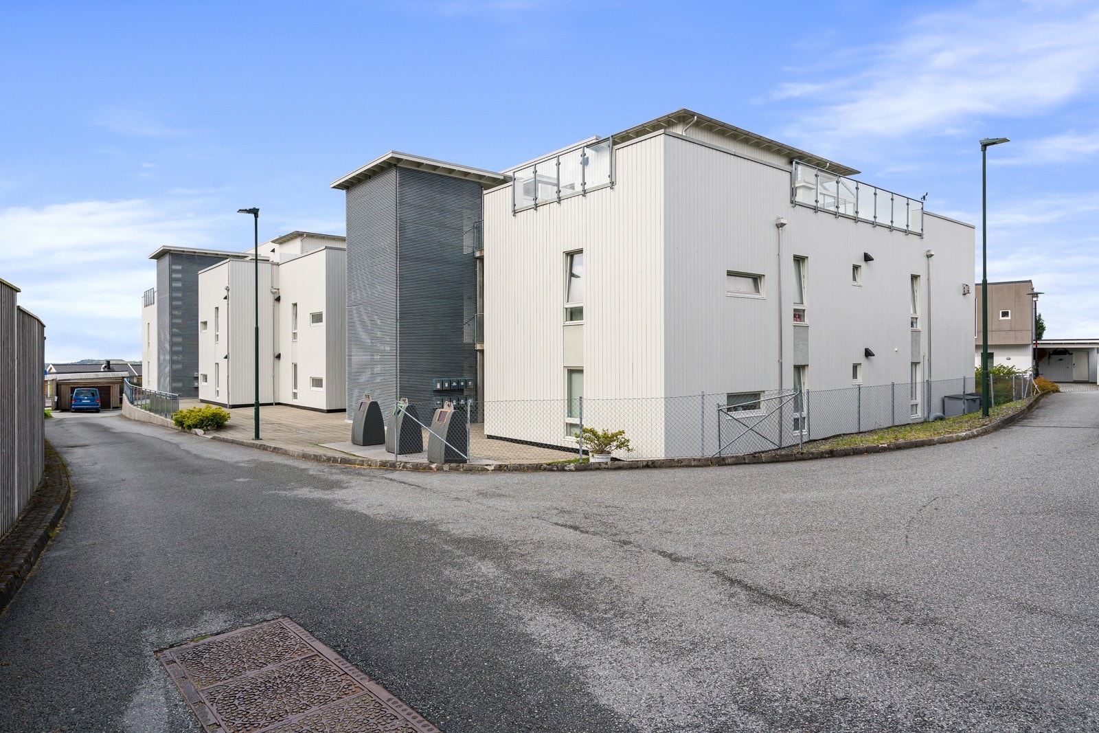 Det er godt utbygget tilbud for kollektivtrafikk nær leiligheten. Galleribilde