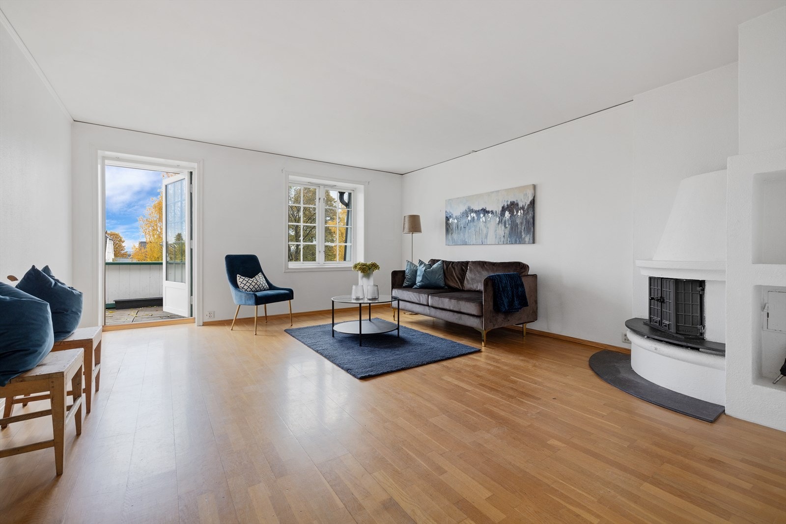 Veldig koselig, stor 2-roms på Smestad/Heggeli / mulighet for å lage 2 soverom. Garasjeplass i lukket anlegg, hvor man kan sette opp ladeboks. Galleribilde